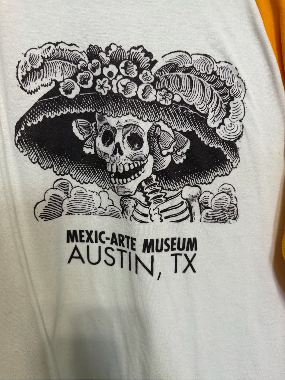 Vintage Mexic-Arte Museum Austin, Texas Raglan Skull Graphic Tee size small